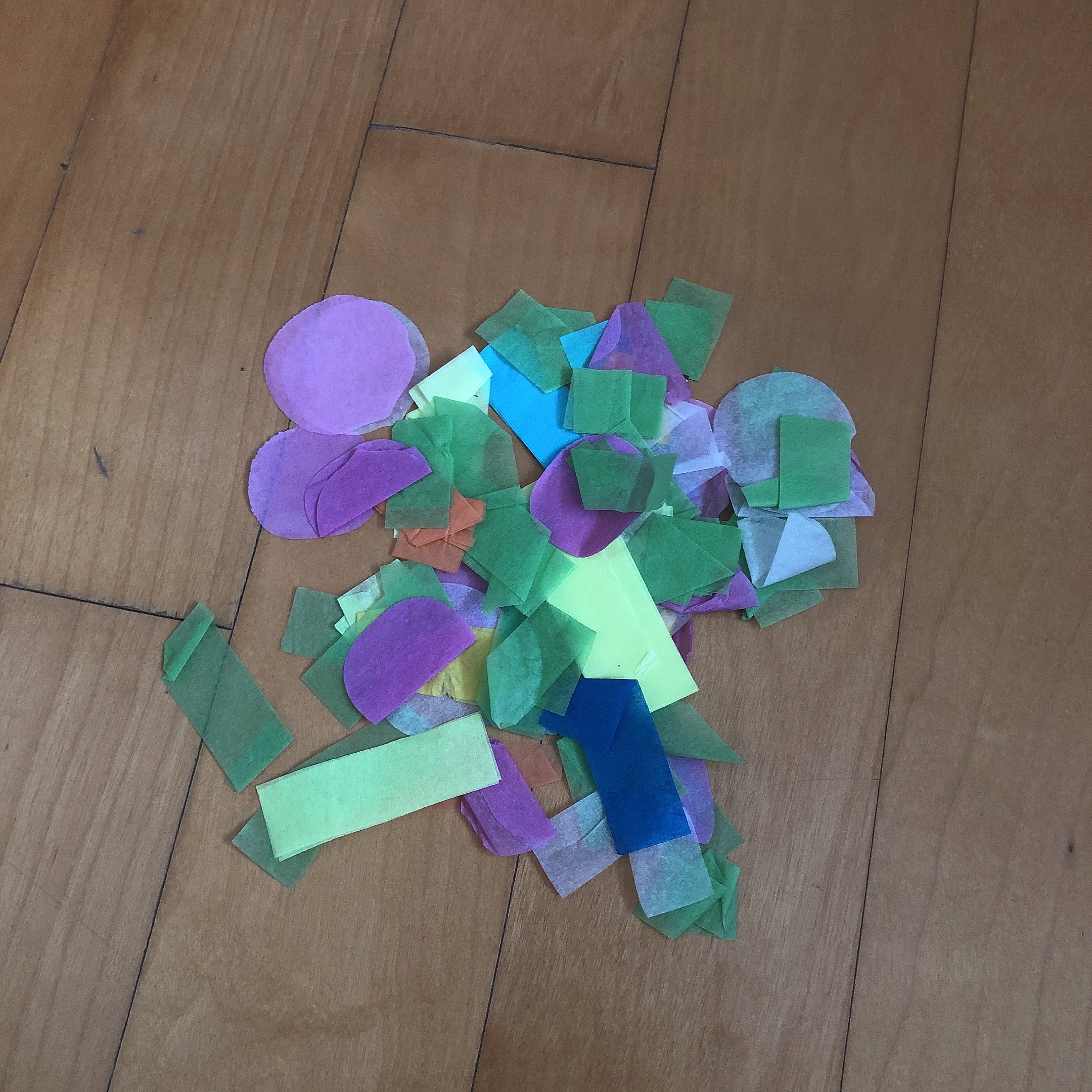 [잡담] 아이유 컨페티 주워달라고 했더니 | 인스티즈