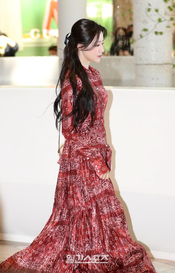 [잡담] 슈화 오늘 골든구스 행사갔는데 얼굴봐.... | 인스티즈