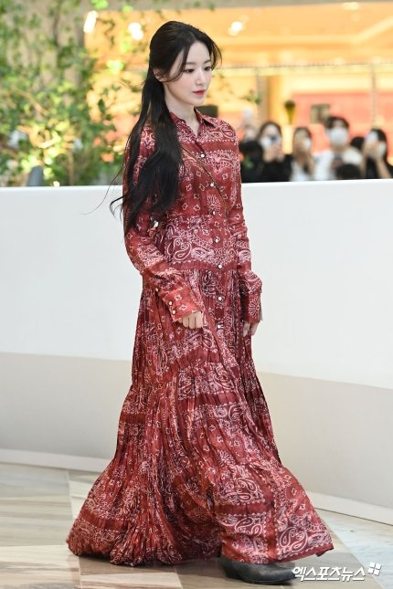 [잡담] 슈화 오늘 골든구스 행사갔는데 얼굴봐.... | 인스티즈