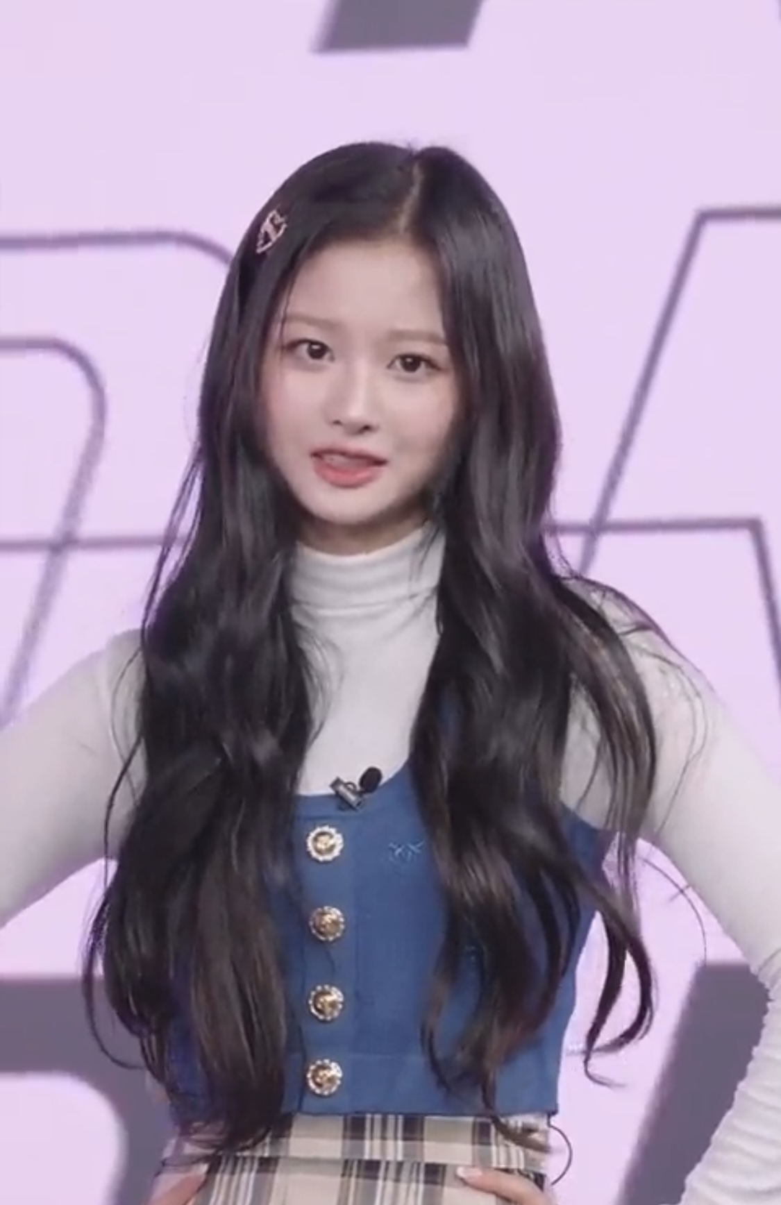 [잡담] 설윤 이런 스타일 첨 보는데 잘 어울린다 | 인스티즈