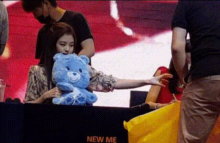 [잡담] 제니 케어베어 움짤 볼때마다 귀여워 | 인스티즈