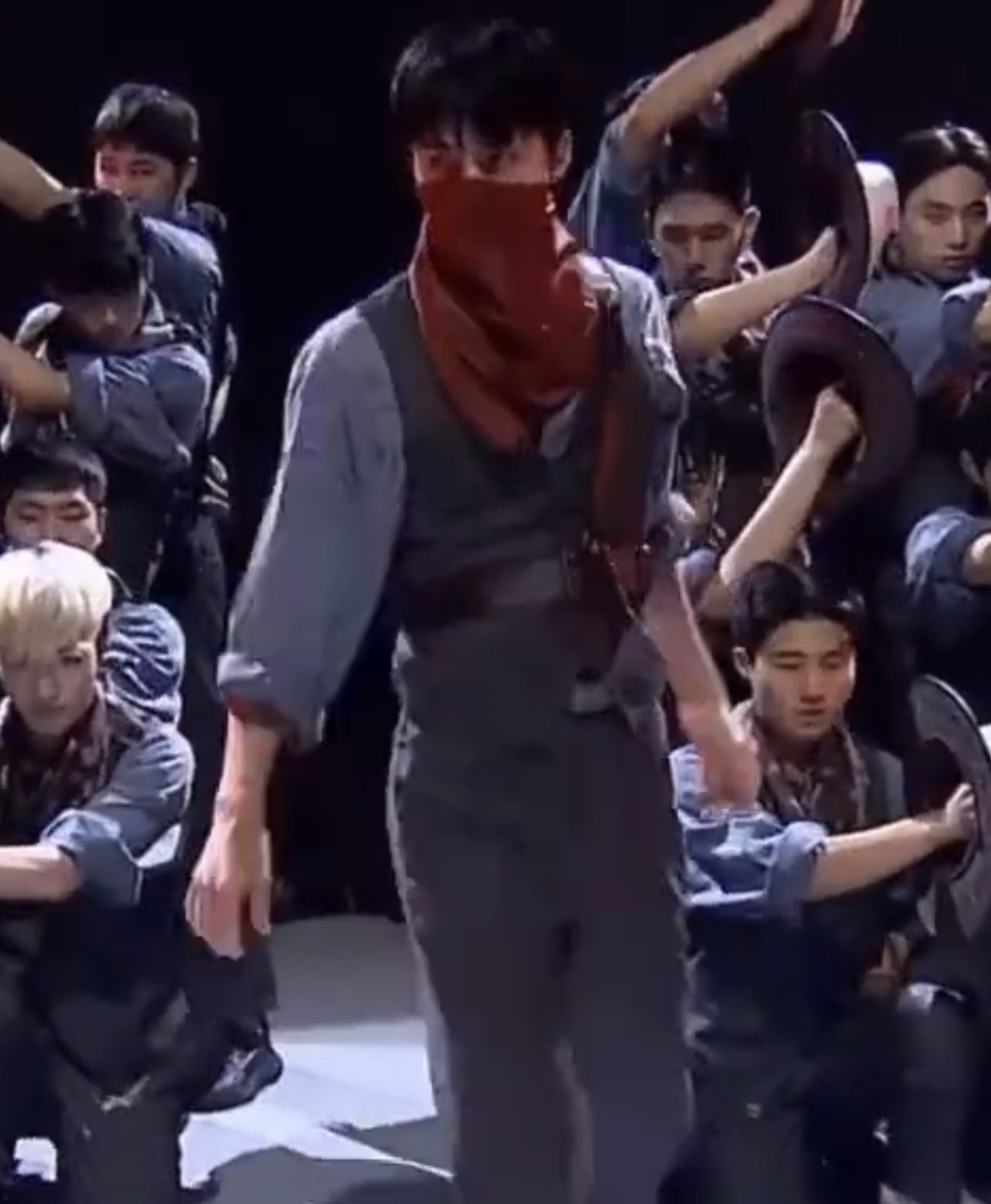 [잡담] 수상할 정도로 몸매가 좋은 댄서 | 인스티즈