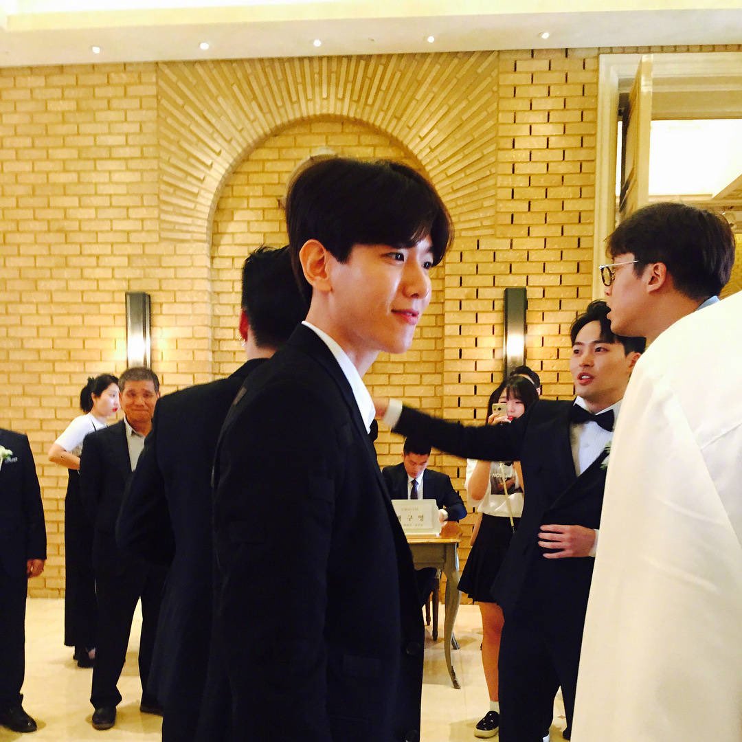 [잡담] 이 사진 지금보니까 백현 뒤에 백구영이다 | 인스티즈