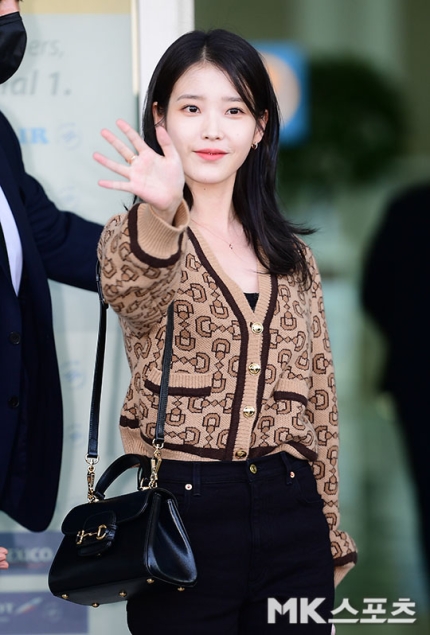 [잡담] 아이유 출국 착장 개이뻐 | 인스티즈