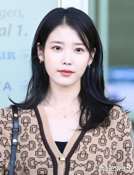 [잡담] 아이유 출국 착장 개이뻐 | 인스티즈