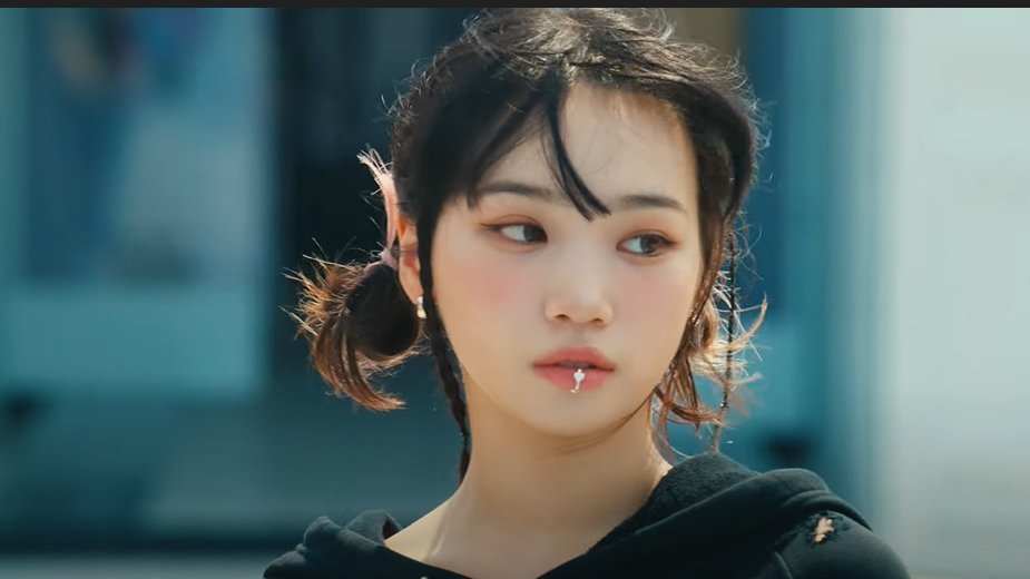 [잡담] 뿌까머리+핑크브릿지+입술피어싱=김채원 | 인스티즈