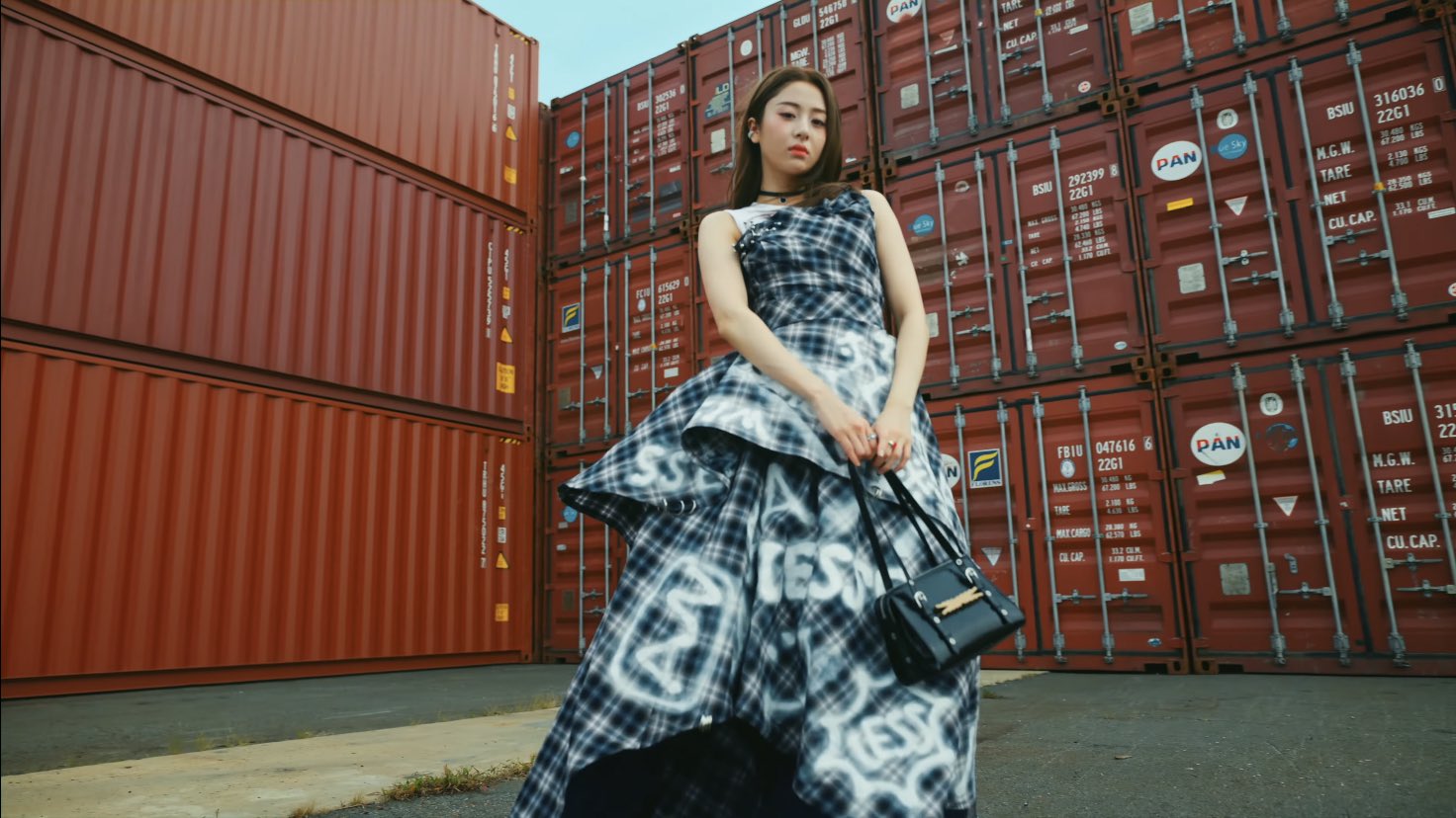 [잡담] 르세라핌 트레일러 착장 모음 | 인스티즈