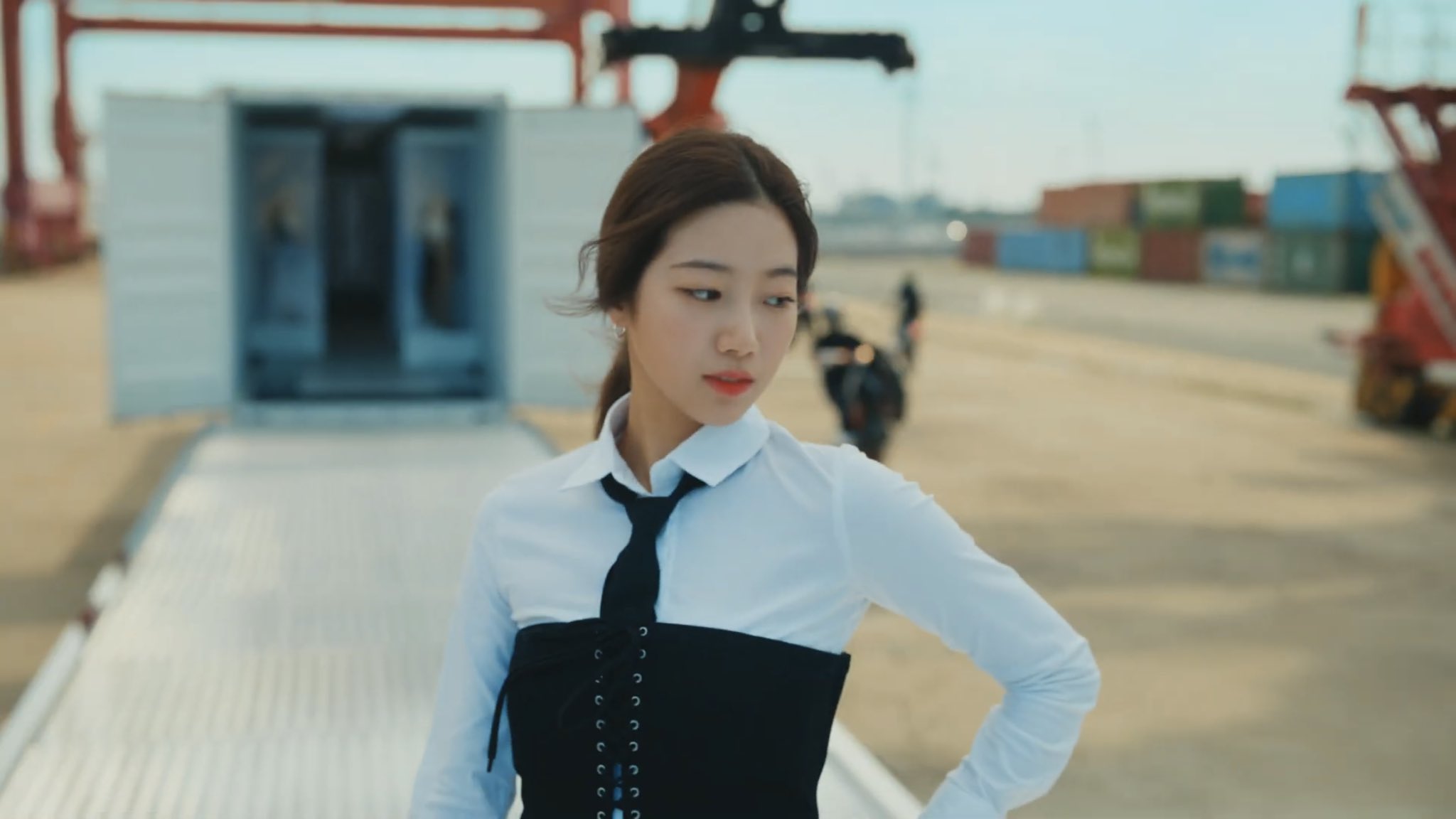 [잡담] 르세라핌 트레일러 착장 모음 | 인스티즈