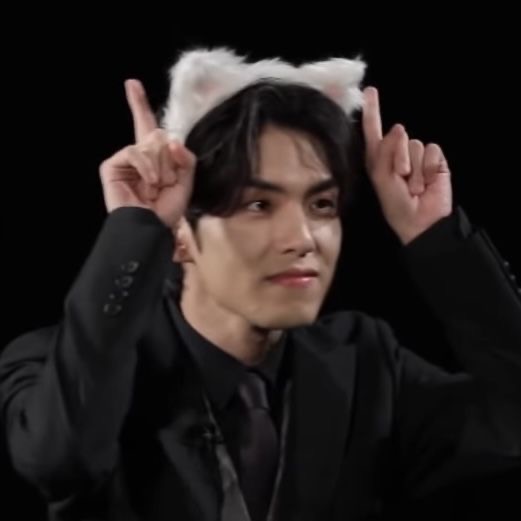 [잡담] 저화질 김원필 들고 지나가요... | 인스티즈