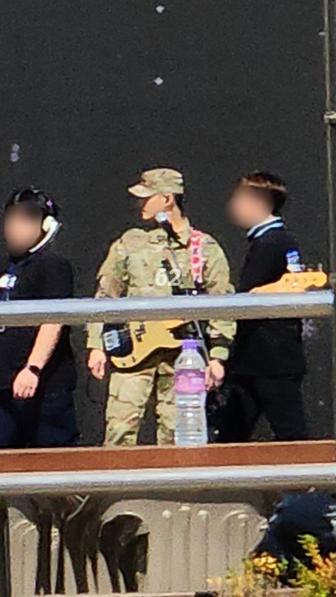 [잡담] 아니 영케이 얼굴 진짜 작고 몸이 너무 커 | 인스티즈