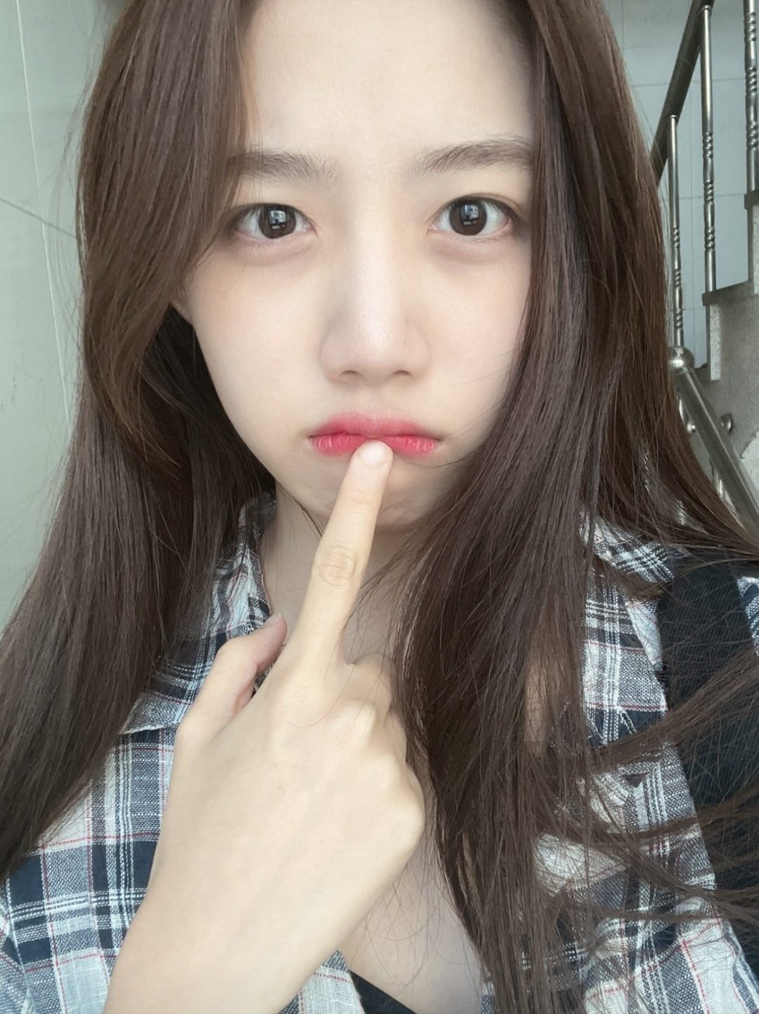 [잡담] 이여자 드라마 찍더니 진짜 스무살된 거 아니냐고 ….. | 인스티즈