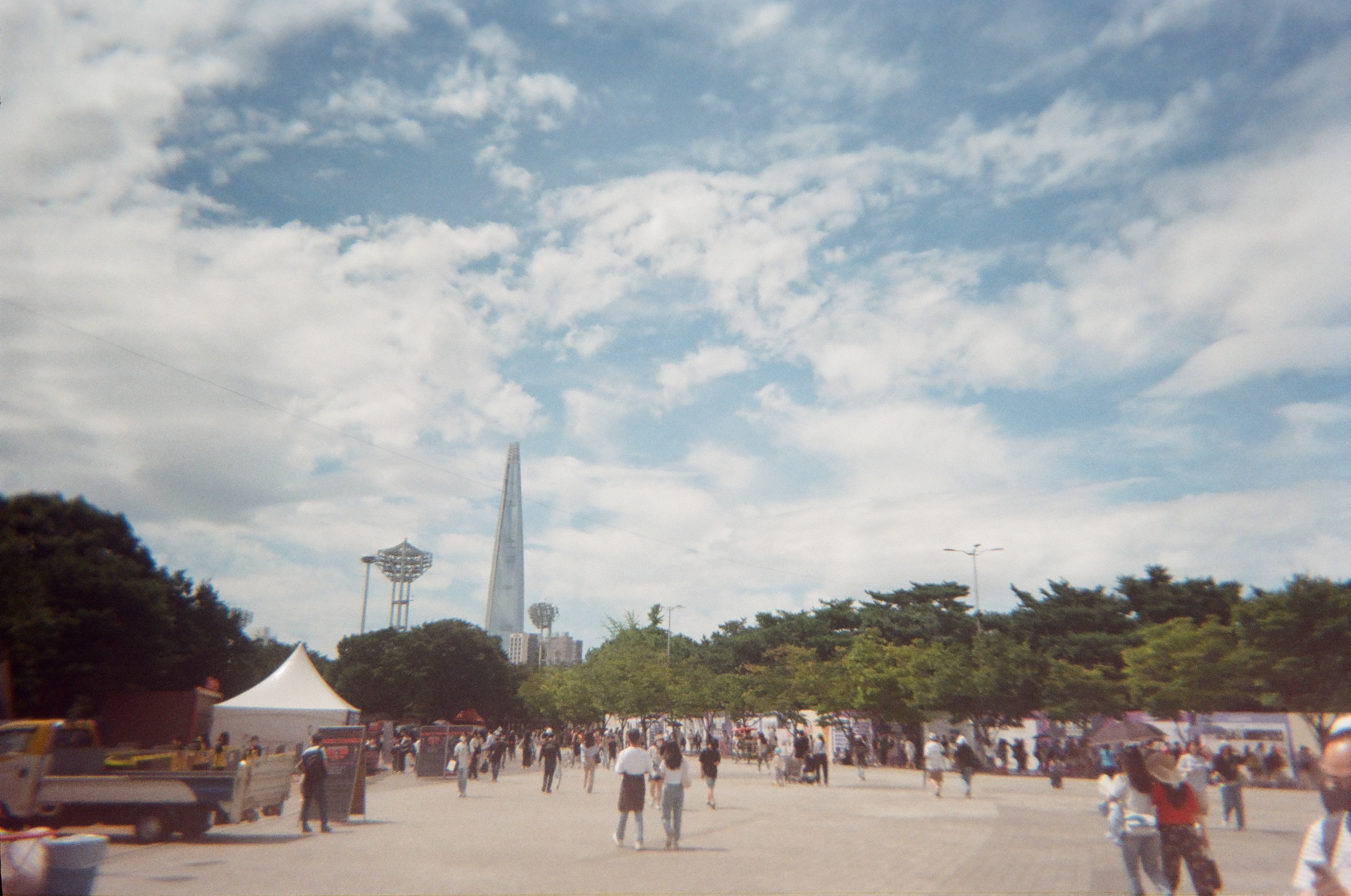 [잡담] 본진 콘서트 하는 날 올림픽공원 갔을때 필카로 찍은거 | 인스티즈