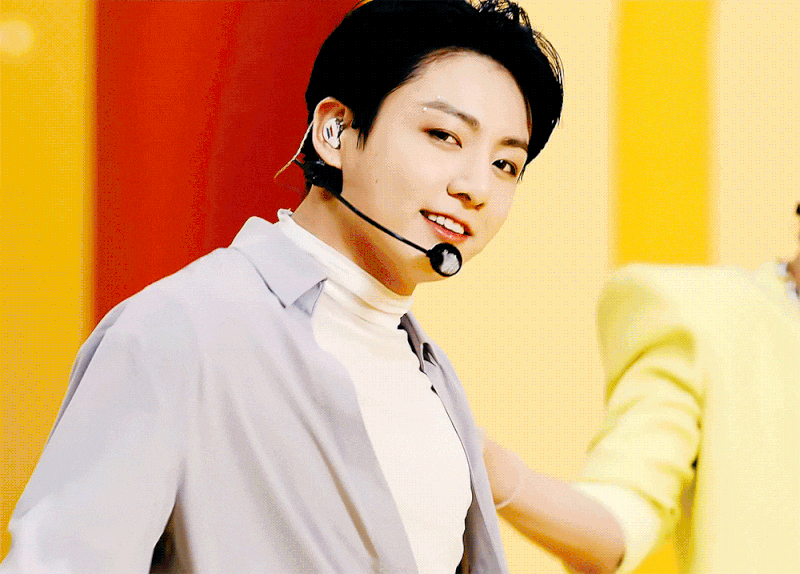 [잡담] 방탄 정국 춤추거나 노래부르는 중간에 생긋 하고 가볍게 웃을때 특히 진짜 잘생겼다고 생각함 ... | 인스티즈