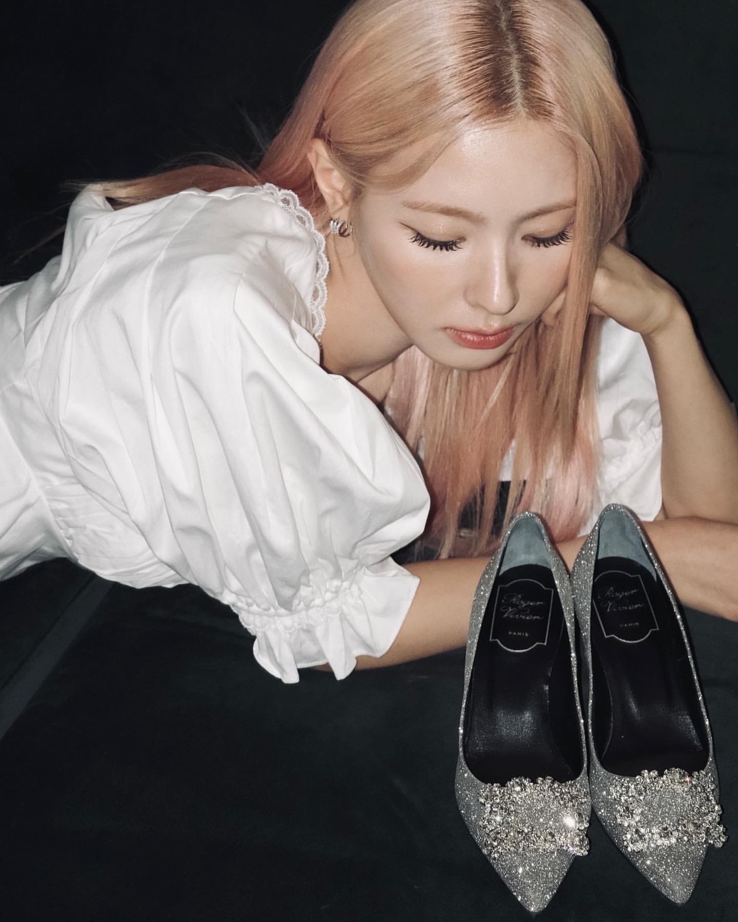 [잡담] 미연이 얼굴때문에 구두가 안보여 | 인스티즈