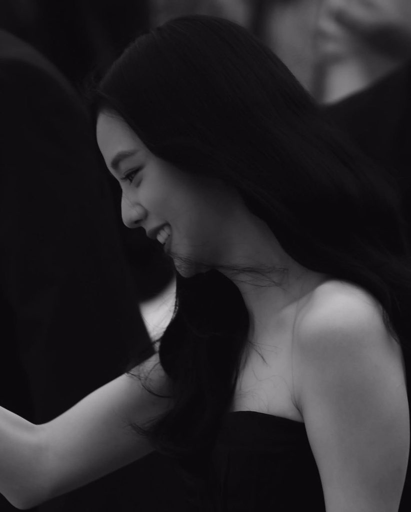 [잡담] 지수 이거 흑백영화 캡쳐같아 | 인스티즈