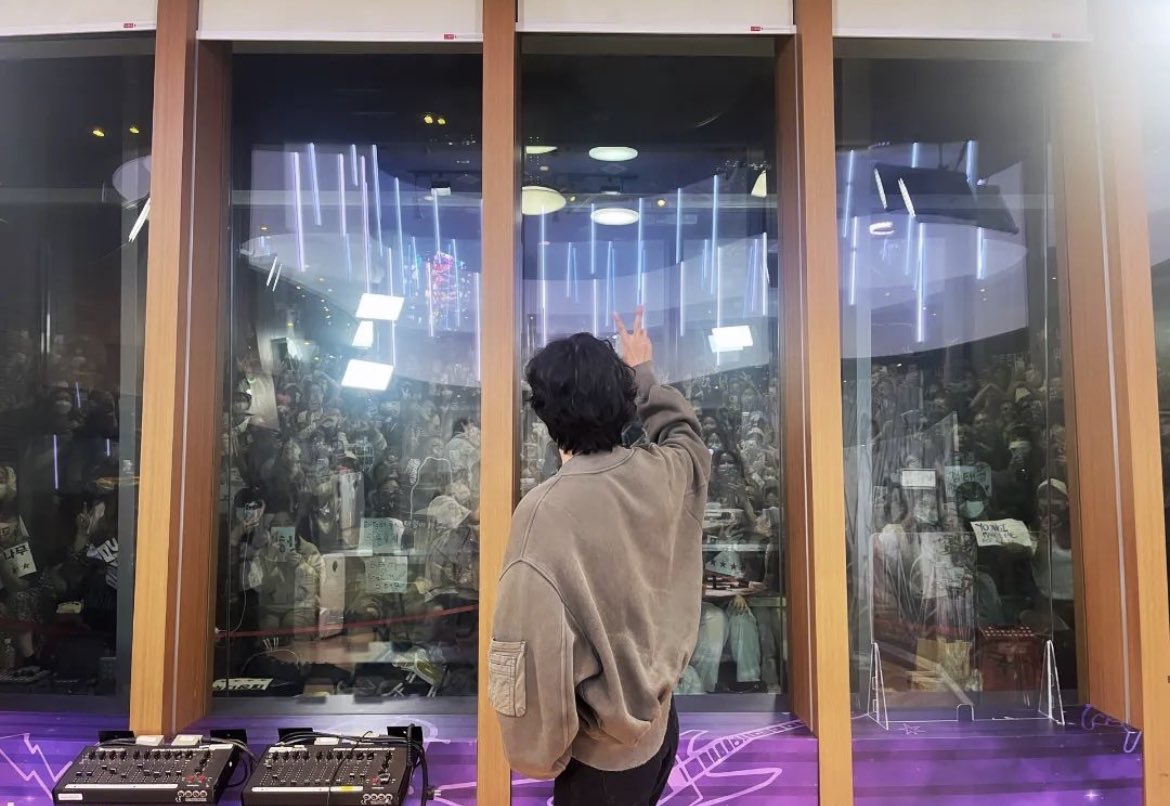 [잡담] 방탄 뷔 라디오에서 거의 미니 콘서트 했네 | 인스티즈