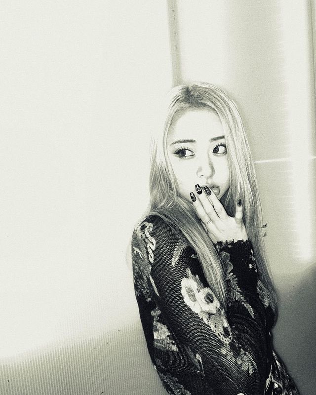 [잡담] 르세라핌 허윤진 이거 찐 외국웅니처럼 나옴 | 인스티즈