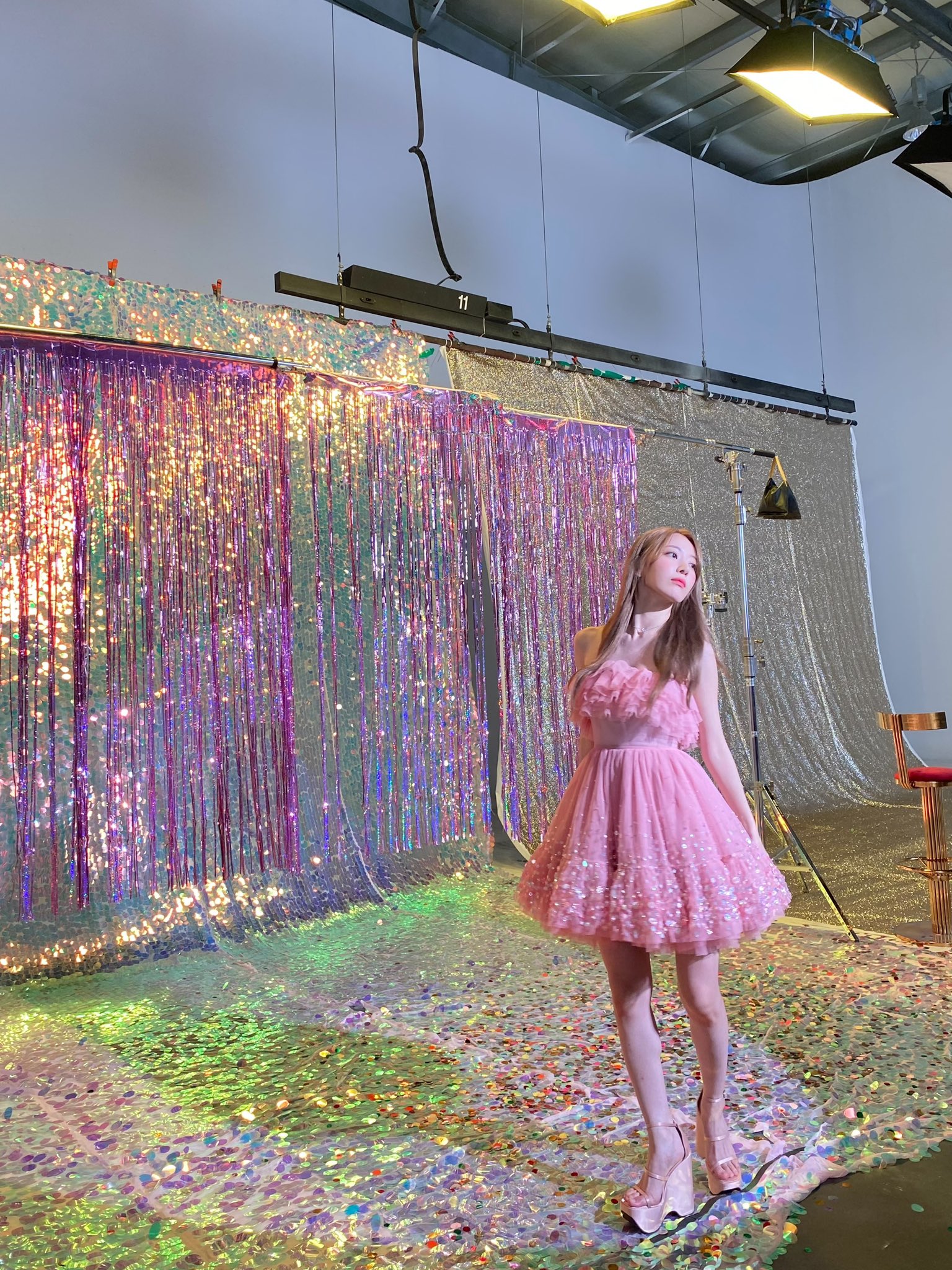 [잡담] 사쿠라 이 힐 신고 어떻게 서있는 걸까 | 인스티즈