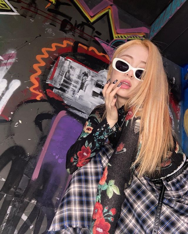 [잡담] 아 허윤진 개신났나봐 사진 계속 풀어줰ㅋㅋㅋㅋㅋ | 인스티즈