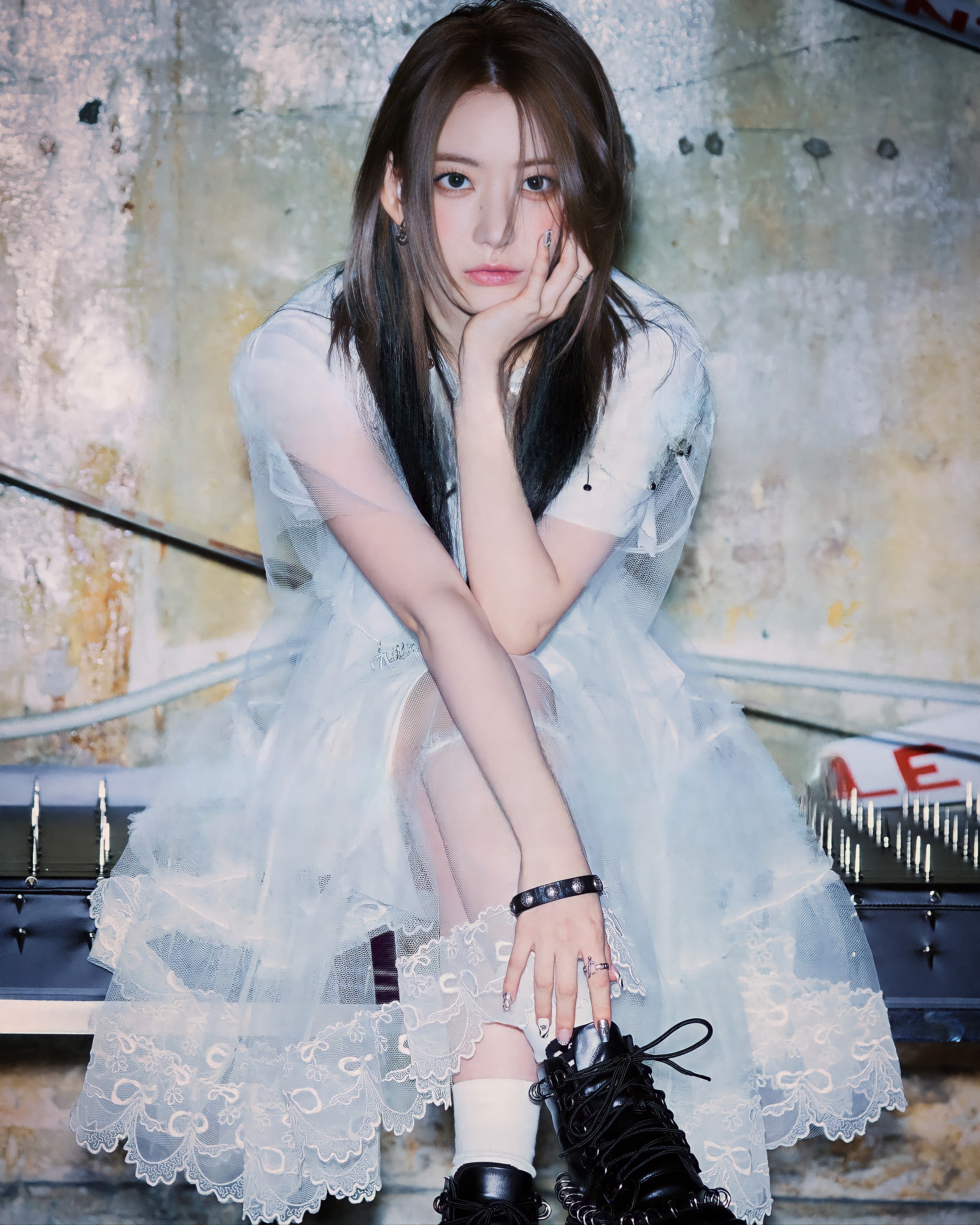 [잡담] 르세라핌 사쿠라 로고지운거 | 인스티즈