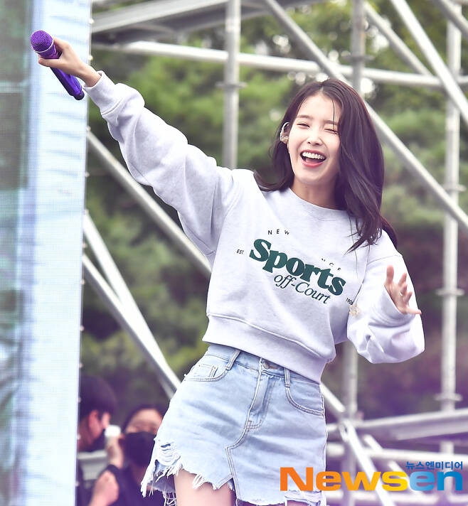 [잡담] 기자들 아이유로 홈마 사진 대결하네 | 인스티즈