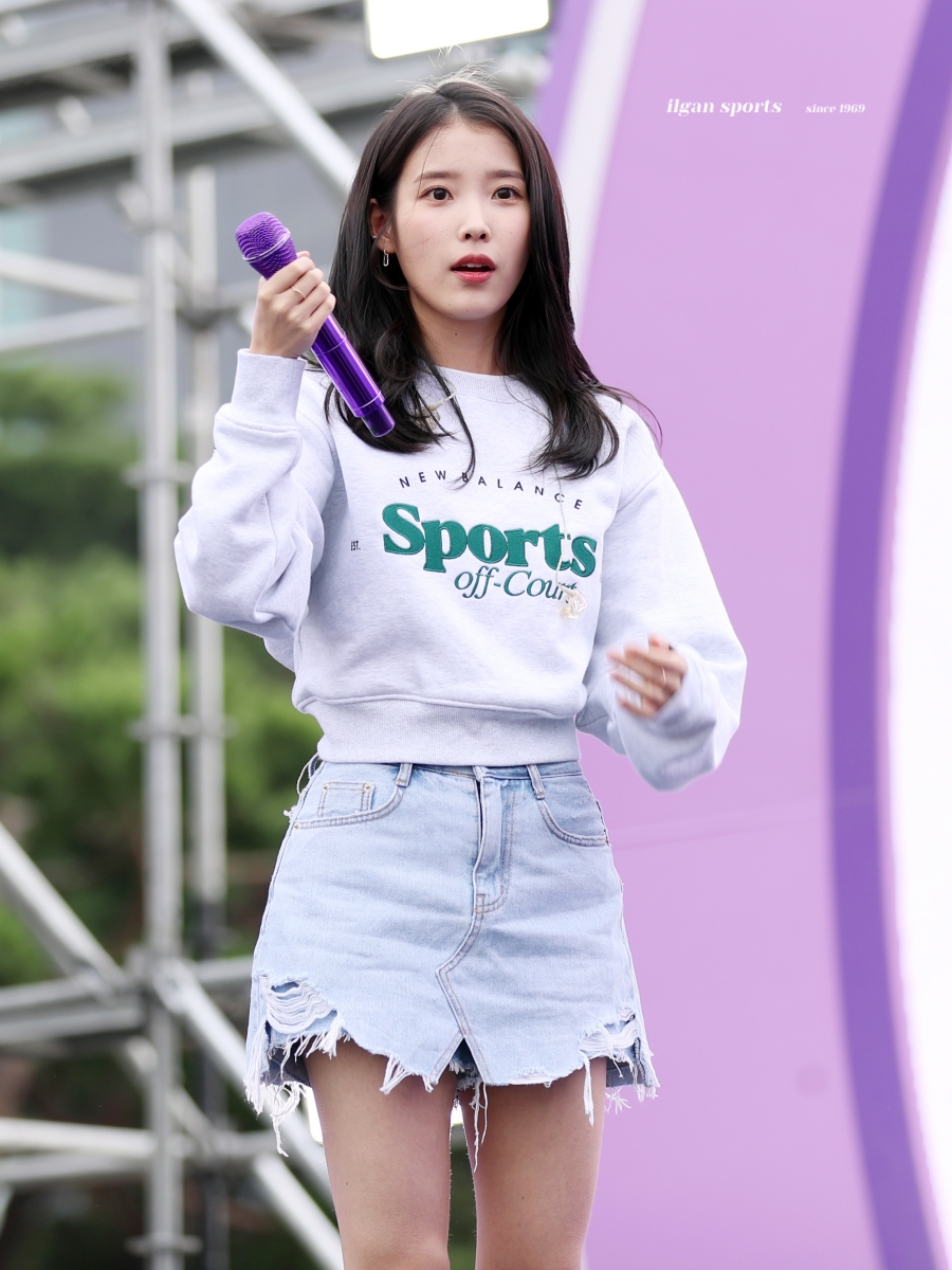 [잡담] 기자들 아이유로 홈마 사진 대결하네 | 인스티즈