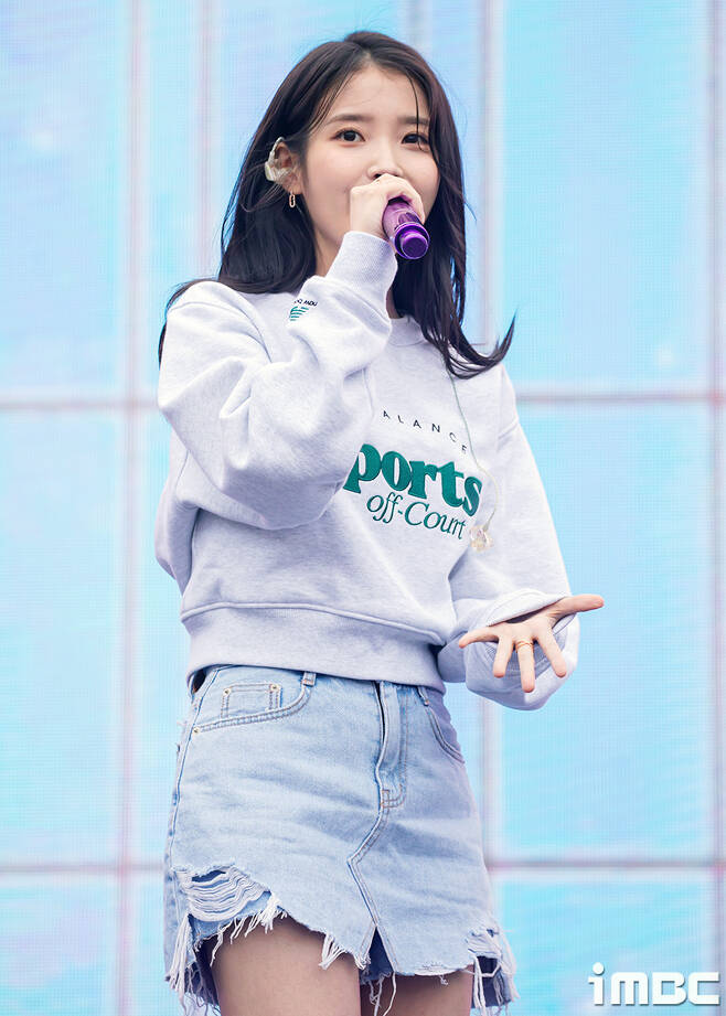 [잡담] 기자들 아이유로 홈마 사진 대결하네 | 인스티즈