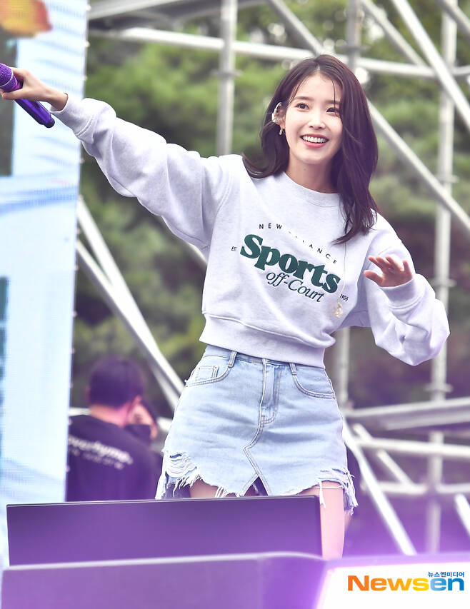 [잡담] 기자들 아이유로 홈마 사진 대결하네 | 인스티즈