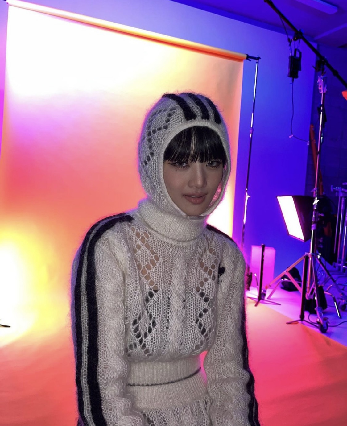 [잡담] 민니 어떻게 이런 옷마저 소화해내는거지 ? 대단해 | 인스티즈