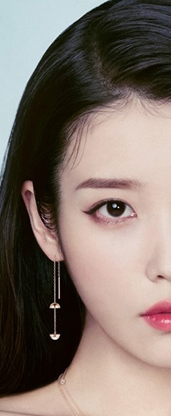 [잡담] 아이유 얼굴 왼오 똑같아 보여? 살짝 달라보여? | 인스티즈