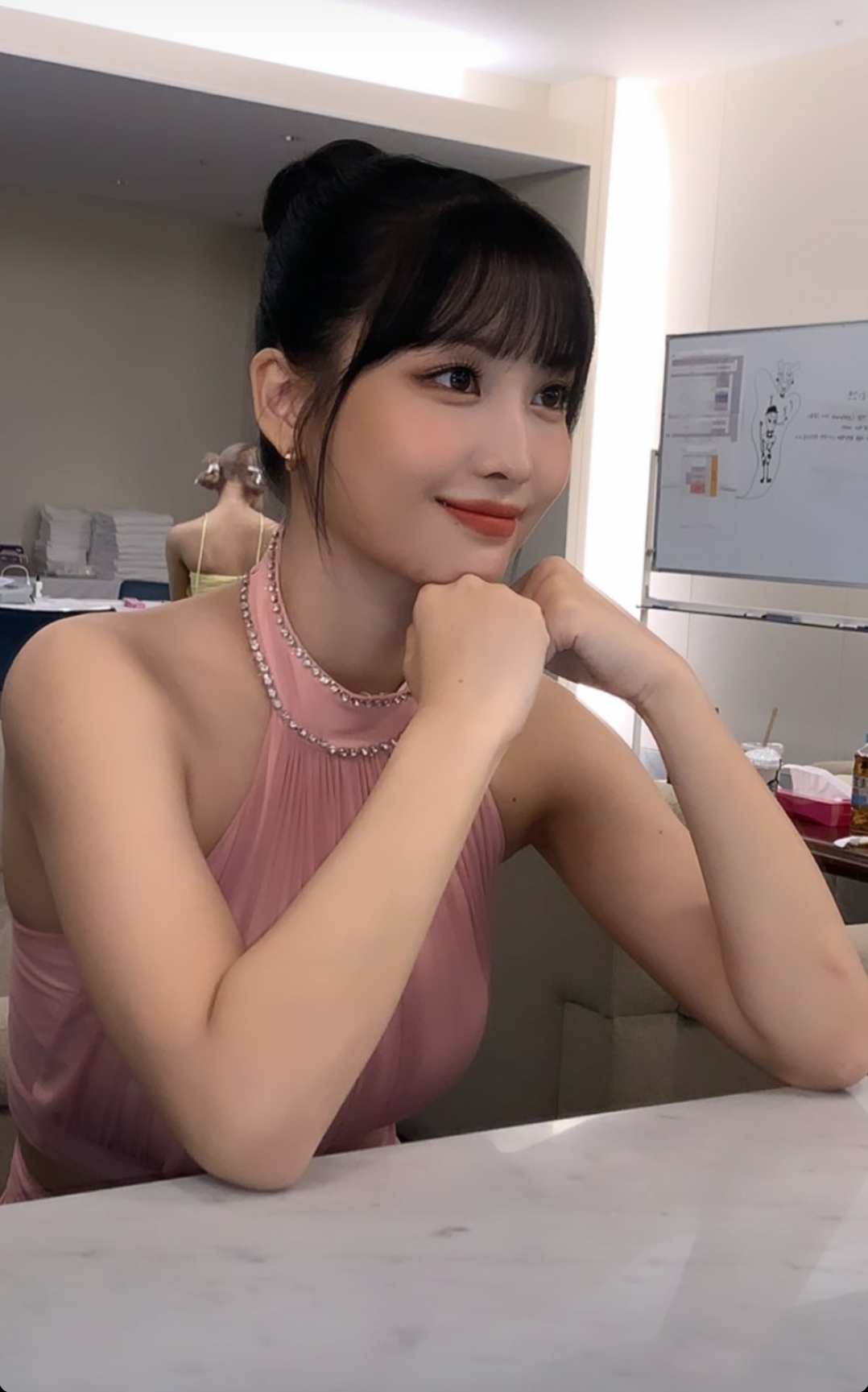 [잡담] 모모는 흑발이 진짜 예쁜 거 같음 | 인스티즈