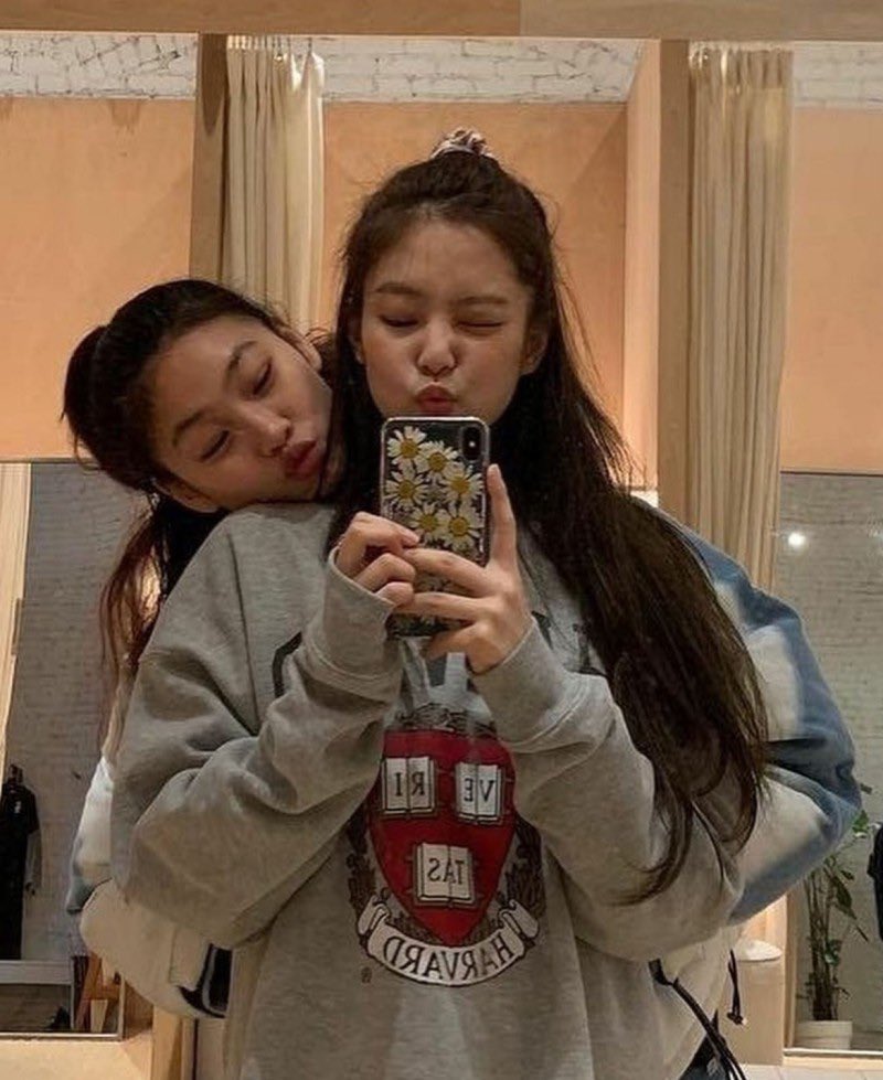 [잡담] 제니 정호연 같은비행기 타고 파리갔나봐 | 인스티즈