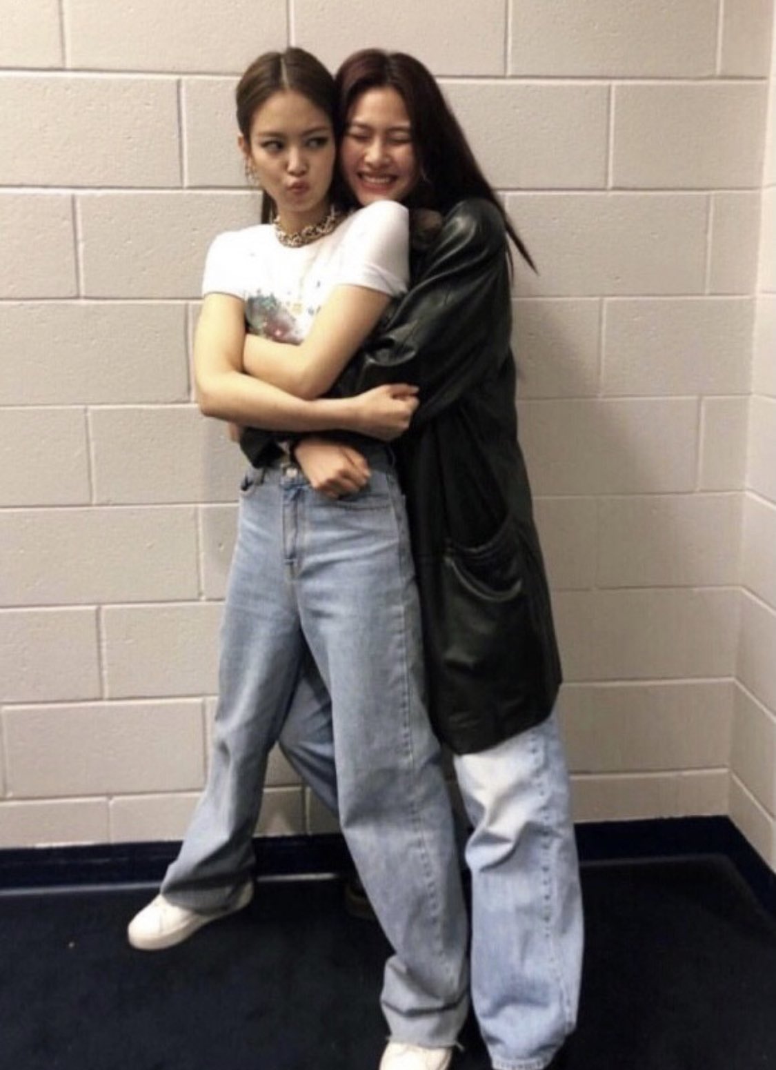 [잡담] 제니 정호연 같은비행기 타고 파리갔나봐 | 인스티즈