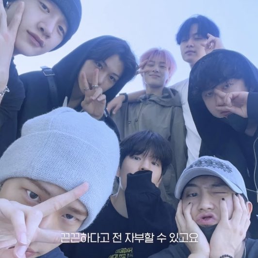 [잡담] 데뷔서바 첫방 5주년에 빌보드200 1위한 아이돌 | 인스티즈