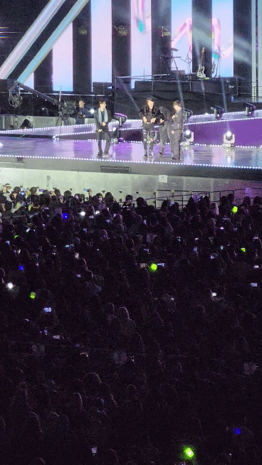 [잡담] 진짜 콘서트는 울트라다 얘들아 | 인스티즈