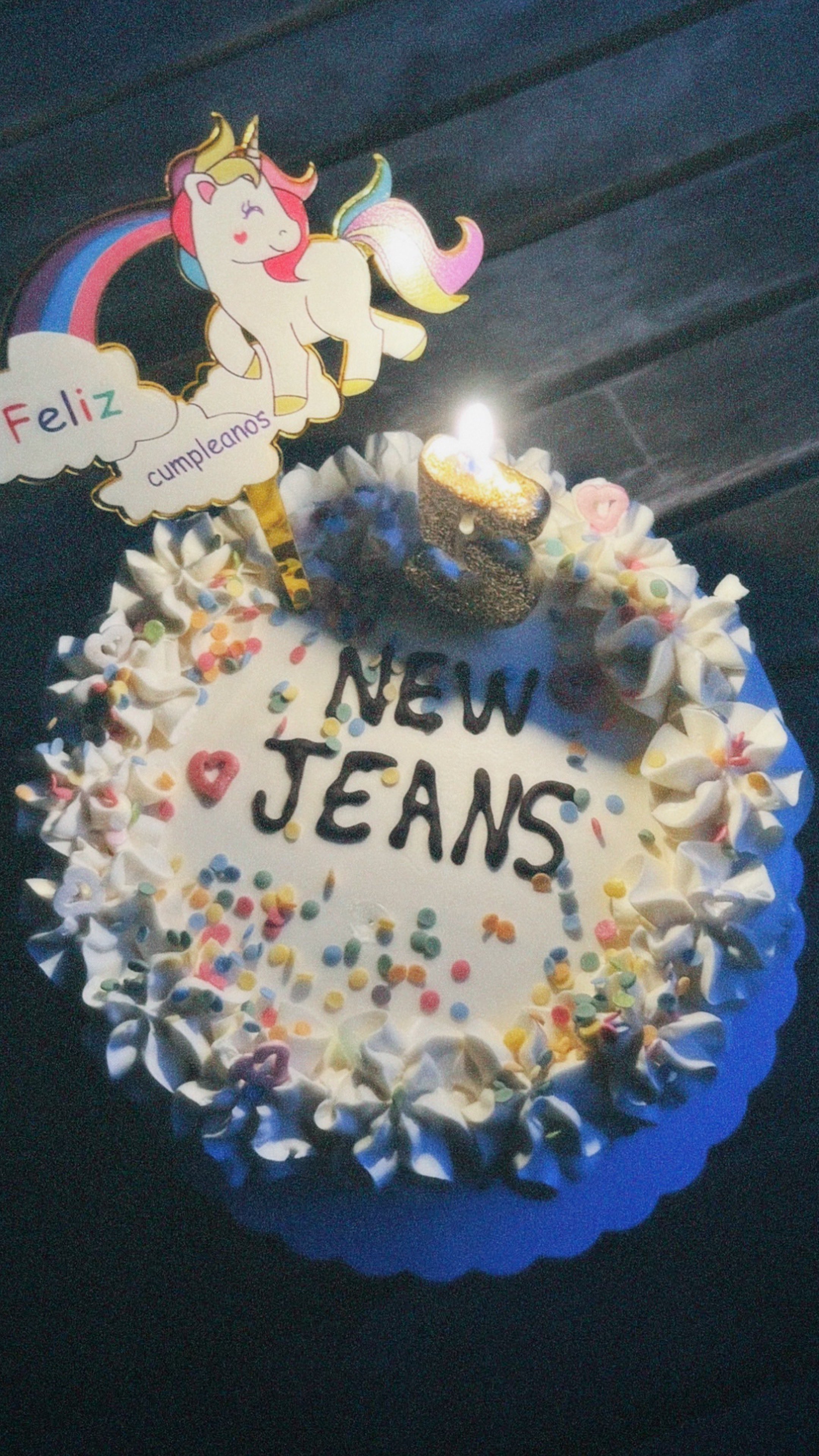 [정보/소식] 뉴진스 데뷔앨범 비하인드🐰👖💙🍒💗 | 인스티즈