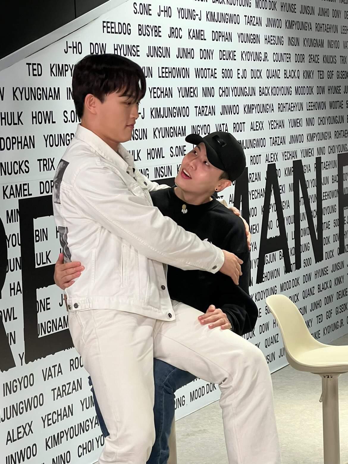 [잡담] 아 헐크가 자기랑 영제이 사진 올렸는데 저장명이ㅋㅋㅋ | 인스티즈