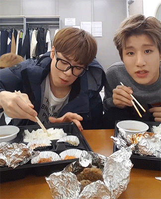 [잡담] 아스트로 4명이서 막창 14인분 먹었대 | 인스티즈