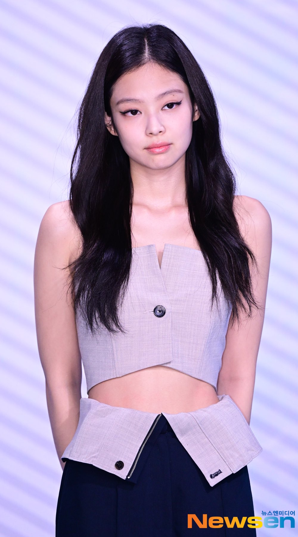 [잡담] 제니 이 바지 원래 이렇게 입는거야? | 인스티즈