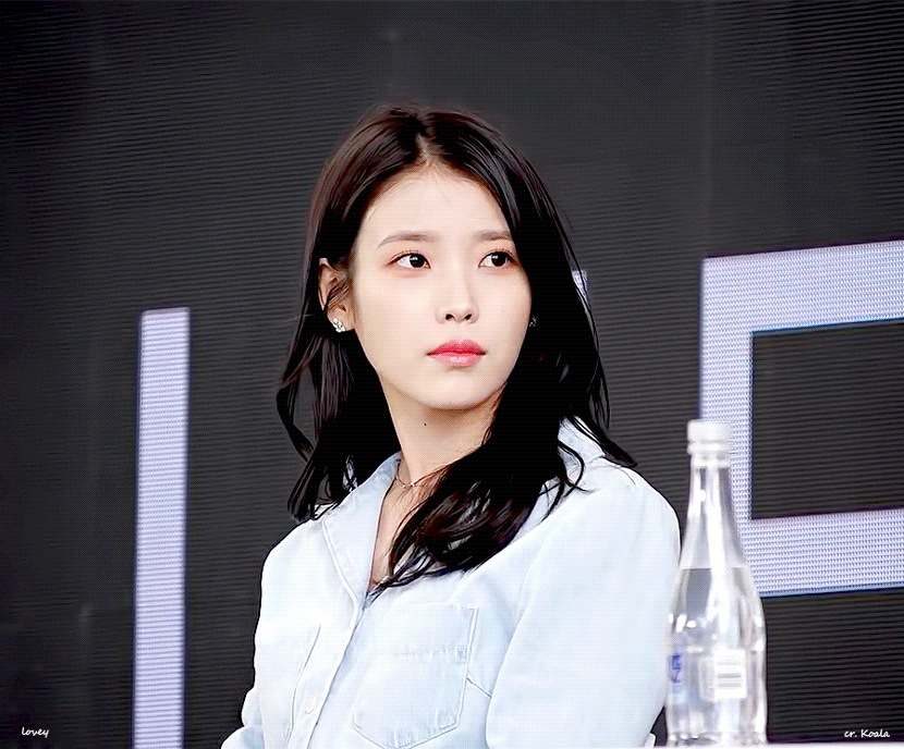 [잡담] 아이유 웃는 거 신기하게 | 인스티즈