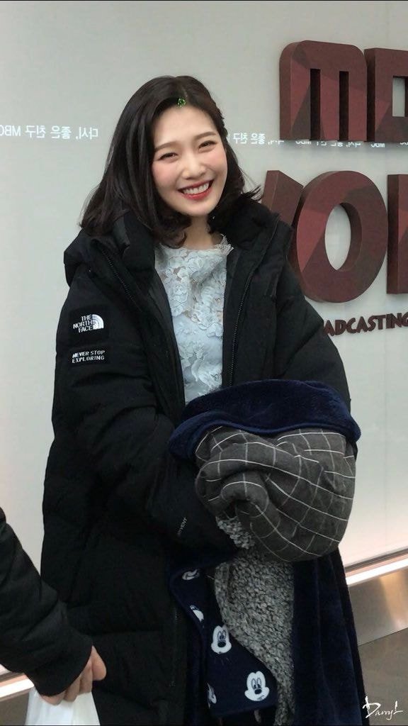 [잡담] 조이 폰카실물짤 보는데 진짜 예뿌다..... | 인스티즈