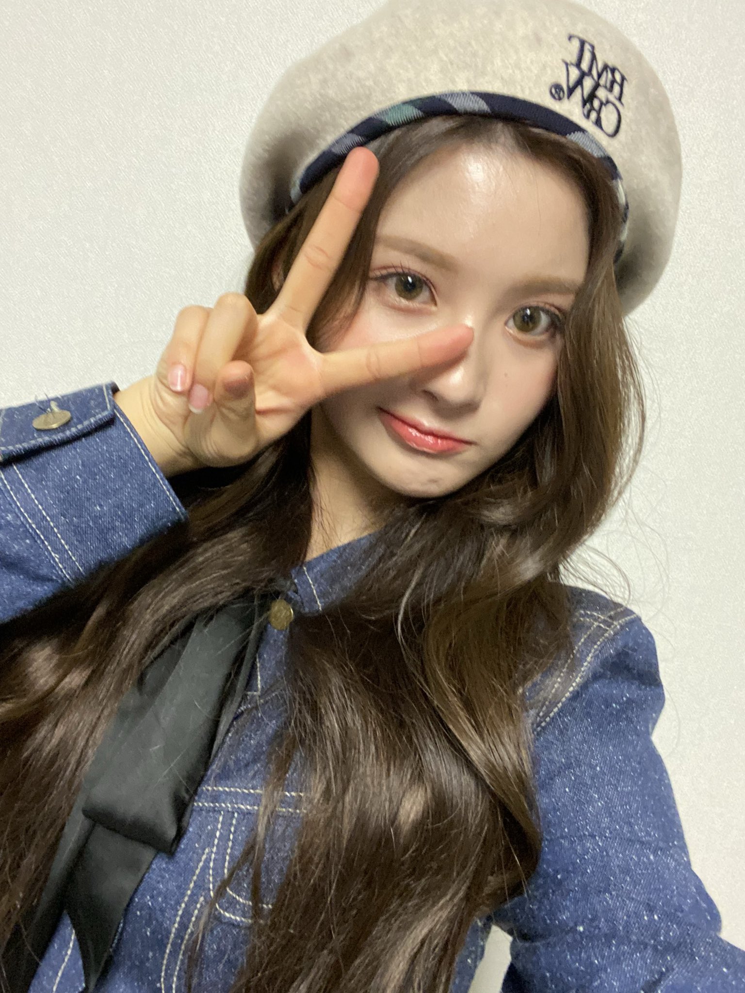 [잡담] 아니 설윤이 얼굴 얼마나 작은거야.. | 인스티즈