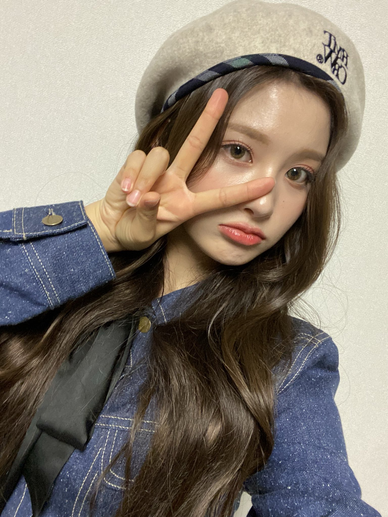 [잡담] 아니 설윤이 얼굴 얼마나 작은거야.. | 인스티즈