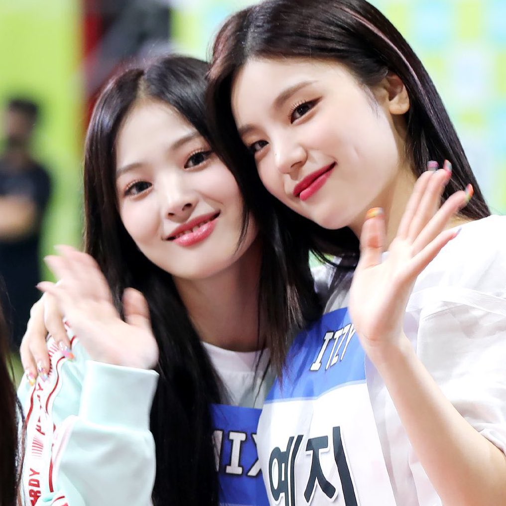 [잡담] 겨울에 손잡고 주머니에 손넣고 걸어 다녔다는 둘 | 인스티즈