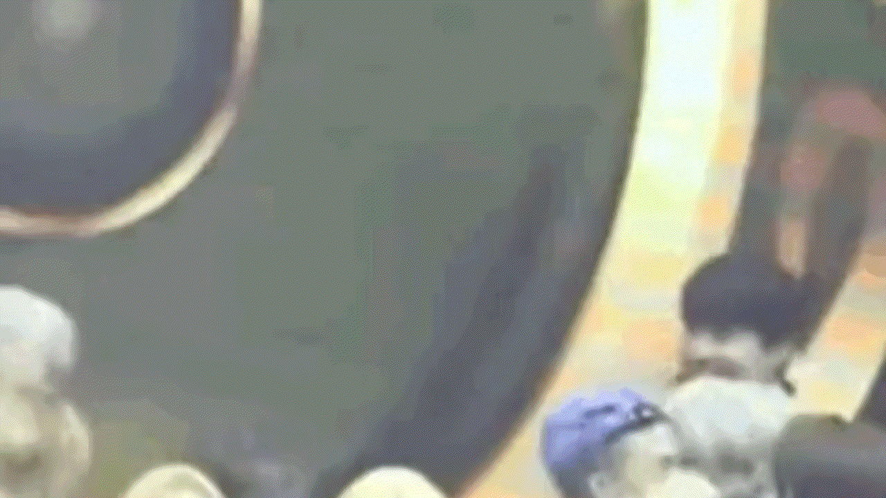 [잡담] 트레저 준규 타돌 선배 첨 뵙고 인사하는거 넘 귀여어 | 인스티즈