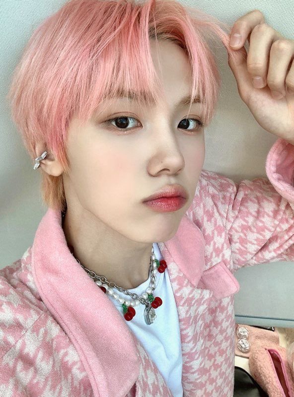 [잡담] 핑크머리 핑크블러셔 핑크색 의상 근데 안 과해... | 인스티즈