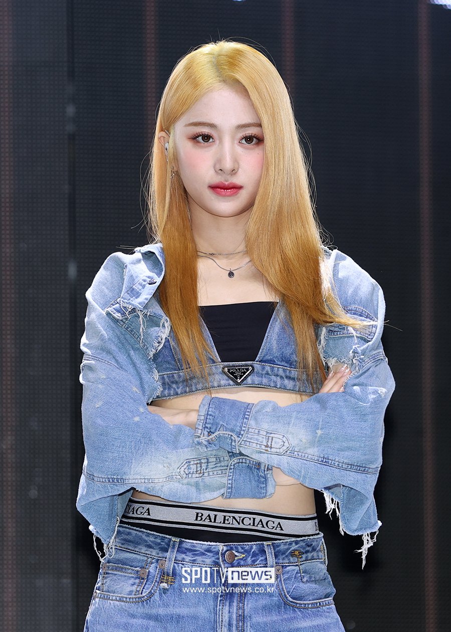 [잡담] 아니 허윤진 쌩금발도 잘어울리네 | 인스티즈