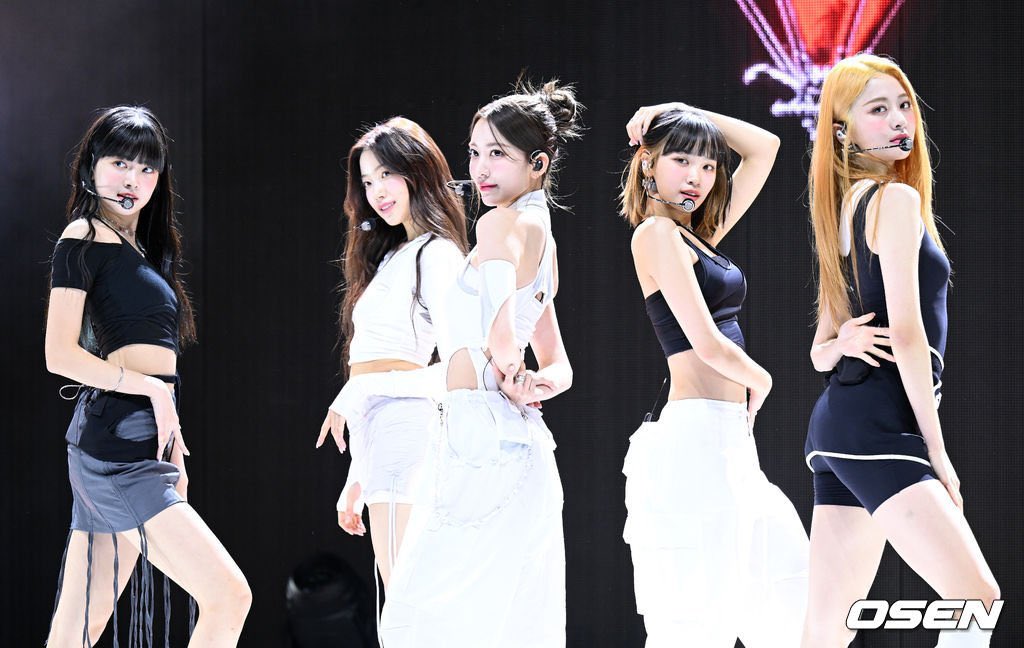 [잡담] 르세라핌 웅니들의 임퓨리티스 의상이 너무 맘에 들다.. | 인스티즈