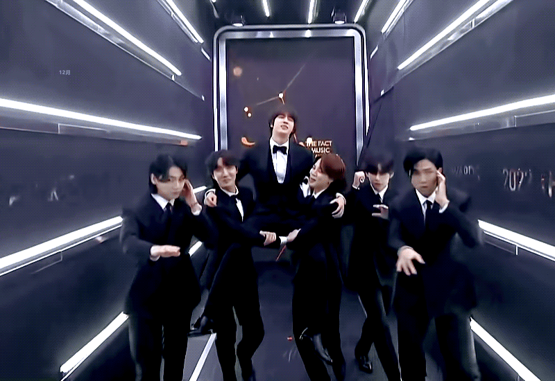 [잡담] 우리 석지니한테 군대가기전에 인기상 안겨줘서 너무 뿌듯하다 | 인스티즈