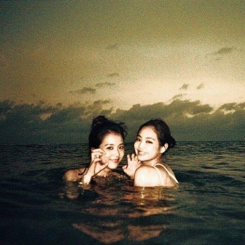 [잡담] 제니 지수 얼굴합 쩐다 | 인스티즈